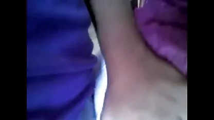 Lucu blonde Fucks penis besar mesum pria muda dengan menutup kemaluan
